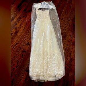 Watson Bridal Gown Wedding Dress - size 2